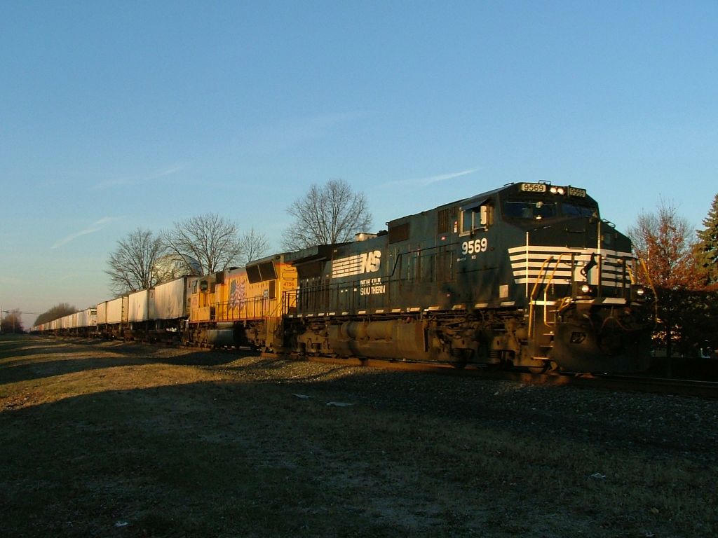NS 9569 & UP 4756